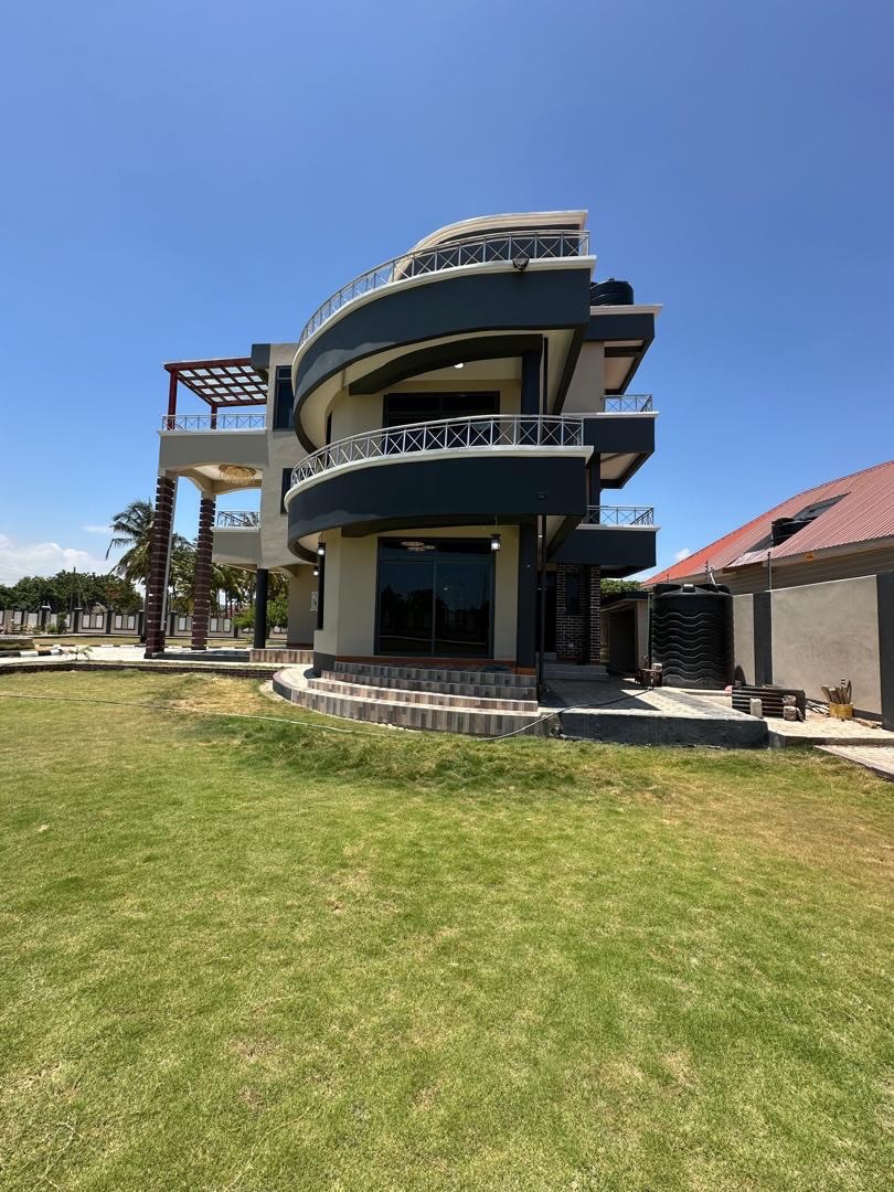 Completed 4-Bedroom House in Cape Coast: From Construction to Final Finishing