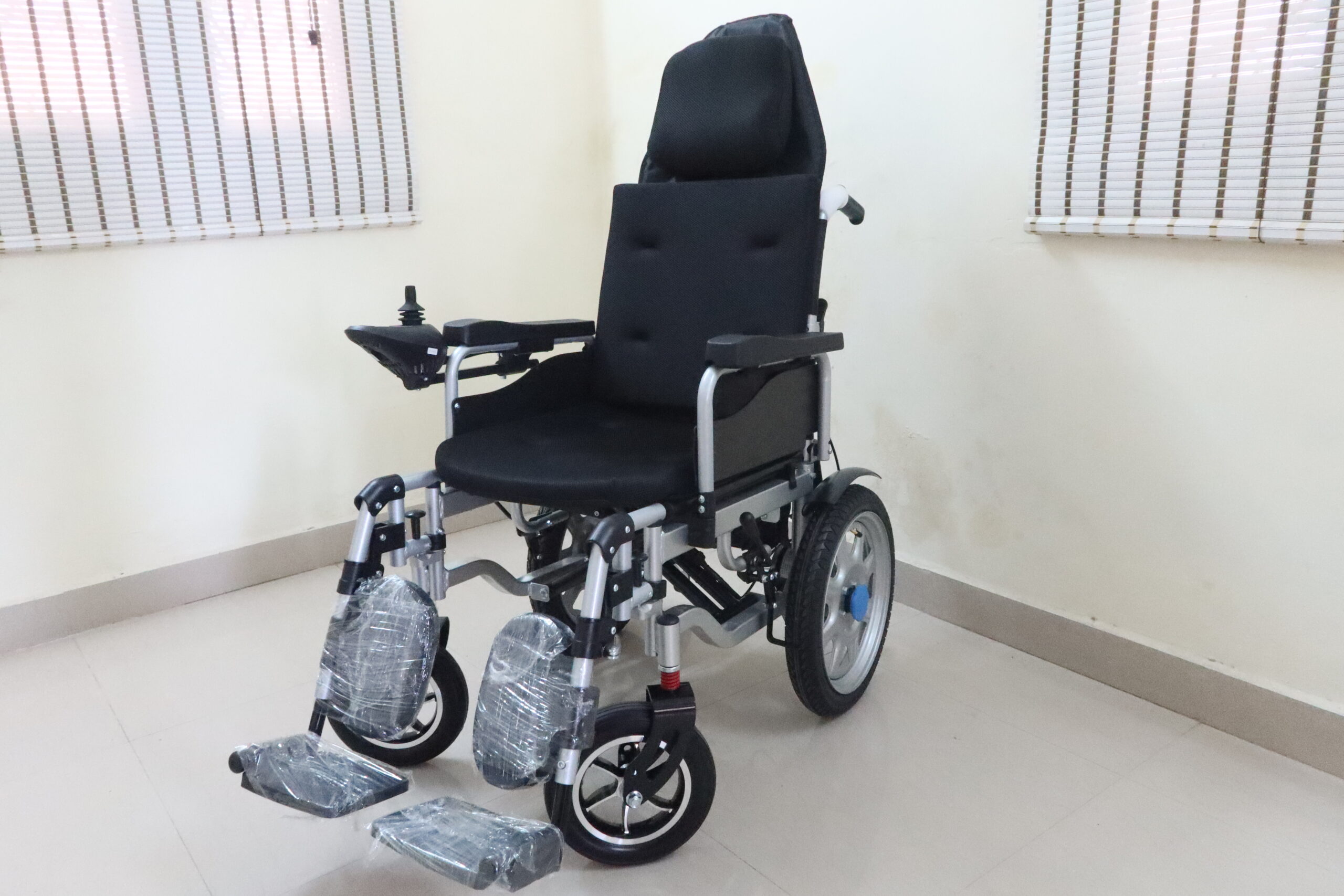 Long-Back Reclining Electric Wheelchair